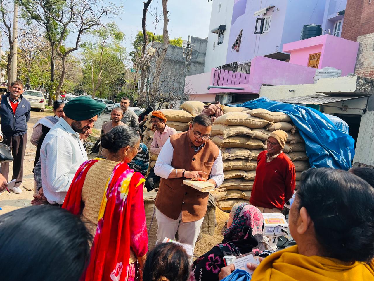 Punjab Food Commission, Member, Vijay Datt, conducts surprise inspection of government ration depots